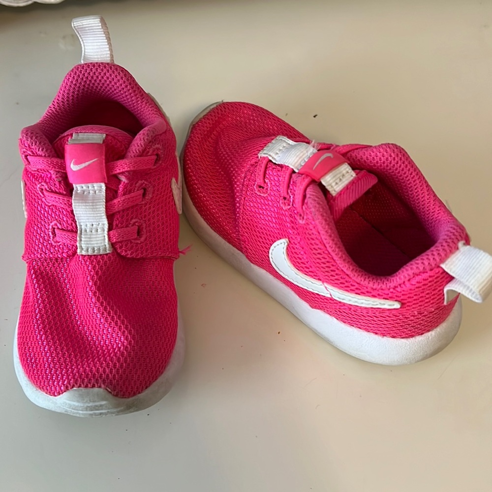 Nike, Little Girls Sneakers, hot pink, Size 6